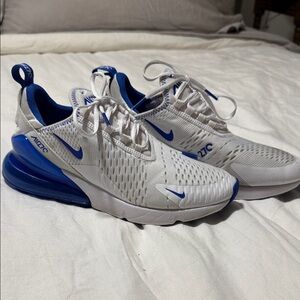 Nike Men's Air Max 270 Shoes
SIZE 8